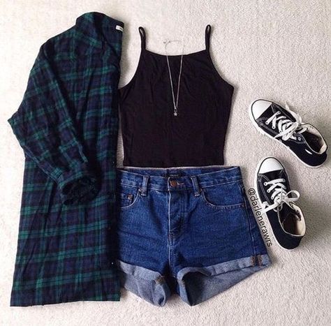 What to Wear to School in Summers for Girls (20) Teenage Outfits, Summer School Outfits, Flannel Outfits, Tumblr Outfits, Outfit Trends, Teenager Outfits, Black Tank Top, Inspired Outfits, Kourtney Kardashian