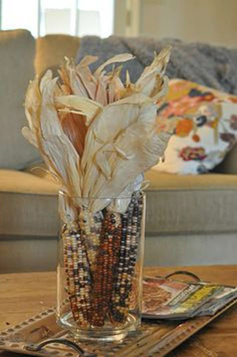 Easy Indian Corn Centerpiece | DIY Ideas for Indian Corn To Decorate Your House This Fall Autumn Apples, Thanksgiving Decorating Ideas, Thanksgiving Decorating, Indian Corn, Fall Thanksgiving Decor, Fall Deco, Autumn Decorating, Fall Decorating Ideas, Fall Decoration