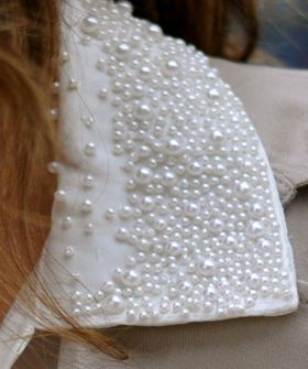 A cool new way to wear pearls, plus more AM news. Collars Diy, Pearl Collar, Wear Pearls, Building Projects, Look Chic, Fashion Details, Beaded Embroidery, Sewing Hacks, Celebrity Weddings