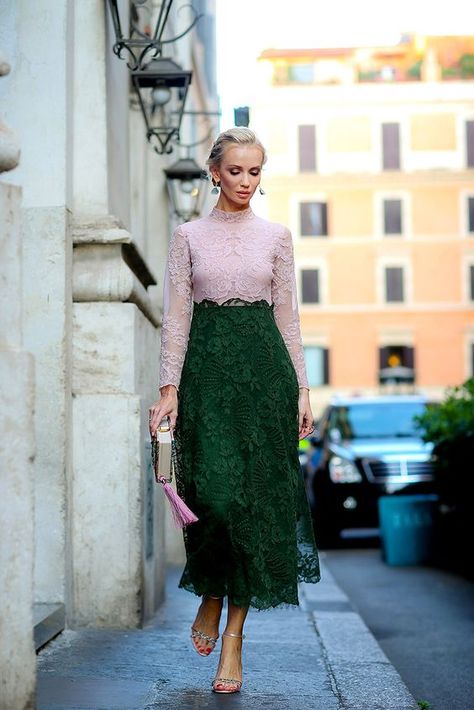 ← colors that go with forest green Forest green lace maxi skirt with light pink lace crop top is outfit for real fairies. Modest Church Outfits, Rok Outfit, Mode Prints, Paris Chic, Church Dresses, Church Outfits, Fashion Weeks, 가을 패션, Green Skirt