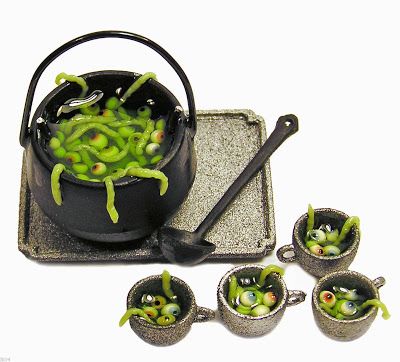 Witch Soup, Miniature Cauldron, Halloween Minis, Fairy Witch, Dollhouse Halloween, Haunted Dollhouse, Food Artists, Theme Harry Potter, Halloween Miniatures