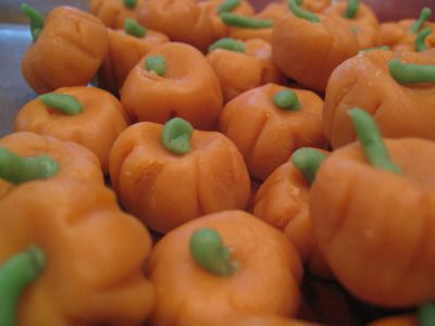 Candy Pumpkins Candy Pumpkins, Candy Pumpkin, Candy Halloween, Homemade Candy, Pumpkin Candy, Halloween Time, Homemade Candies, Diy Candy, Halloween Pumpkin