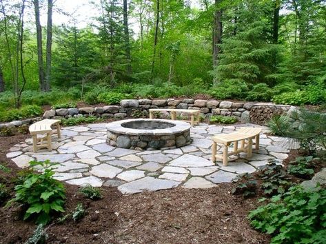 flagstone patio with fire pits | Pin by Kimberly Doran on Yard and such | Pinterest Diy Pool Ideas, Diy Fire Pit Ideas, Outdoor Fire Pit Area, Landscaping Projects, Terrasse Design, Backyard Fire Pit, Fire Pit Landscaping, Fire Pit Furniture, Landscaping Backyard