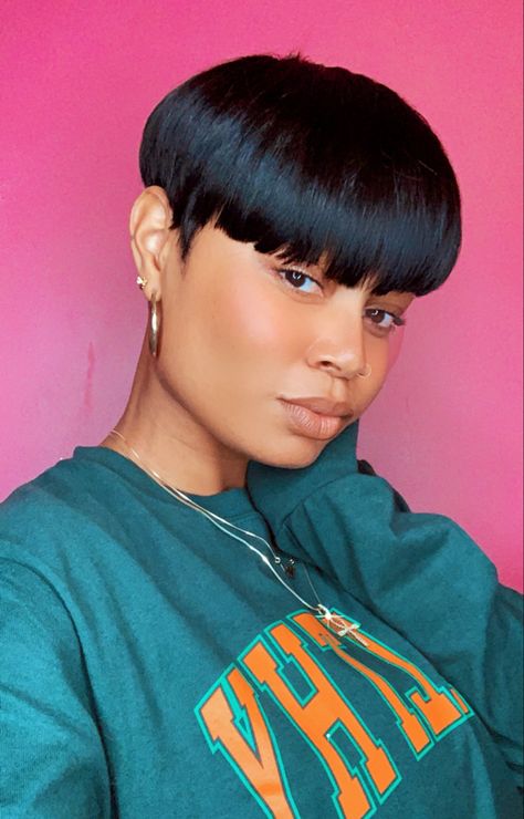 Mushroom Bob For Black Women, Mushroom Hairstyles Black Women, 90s Bowl Cut Black Women, Mushroom Pixie Cut Black Women, Mushroom Haircut Black Women, Bowl Cut Black Women, Mushroom Bob, Mushroom Hairstyle, Mushroom Cut