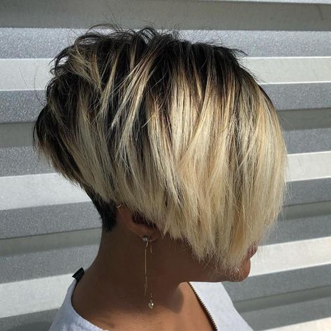 Inverted Jaw-Length Bob With Blonde Balayage Bouffant Hair, Asymmetrical Hairstyles, Short Hairdos, Bob Cuts, Short Sassy Hair, Bangs Hairstyles, Pixie Styles, Hair Styles 2017, Sassy Hair