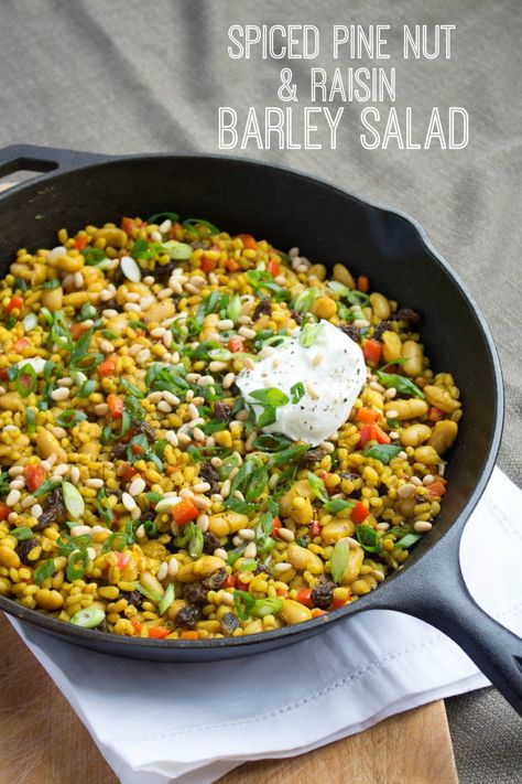 Barley Salad Recipes, Pine Nut Salad, Barley Recipes, Nut Salad, Salad Recipes Easy, Barley Salad, Easy Vegetarian Dinner, Meal Prep Lunch, Sauce Hollandaise