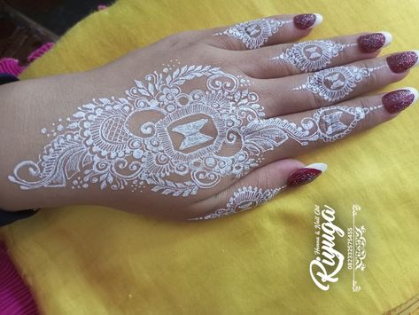 Henna Bts, Bts Mehndi, Motif Henna, Wallpaper Tentara, White Henna Designs, Henna Style Tattoos, Prewedding Photo, Black Henna, White Henna