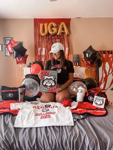 Uga Bed Party, Georgia Bulldogs Aesthetic, College Commitment Announcement, Uga College Aesthetic, University Of Georgia Aesthetic, College Commitment Pictures, College Reality, Uga Graduation Party, Uga Aesthetic