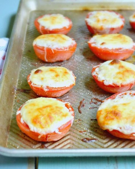 Tomato and Mozzarella Appetizer | NellieBellie's Kitchen Fresh Mozzarella Appetizers, Tomato Appetizer Recipes, Tomatoes With Mozzarella, Wonton Appetizer Recipes, Tomato Appetizer, Eggs In Tomato Sauce, Mozzarella Appetizers, Tomato Appetizers, Tomato And Mozzarella