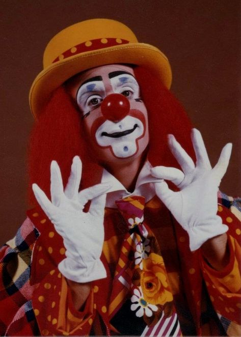 Clown Face Painting Ideas, Clown Face Painting, Clown Photography, Clowns Art, Types Of Clowns, Funny Clowns, Clown Pictures, Cartoon Clown, Clowncore Aesthetic