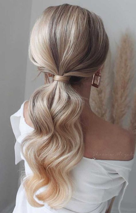 Ponytail Hairstyles Low, Easy Ponytails, Cabelo Pin Up, Up Ponytail, Bridal Ponytail, Low Ponytail Hairstyles, Tail Hairstyle, Hairstyle Easy, High Ponytail Hairstyles