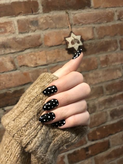 Polka Dot Nails Black, Black Nails With Dots, Black Nails With White Dots, Dot Nails Designs, Black And White Polka Dot Nails, Black Dots Nails, Nail Designs With Dots, Nails With Dots Simple, Black Polka Dot Nails