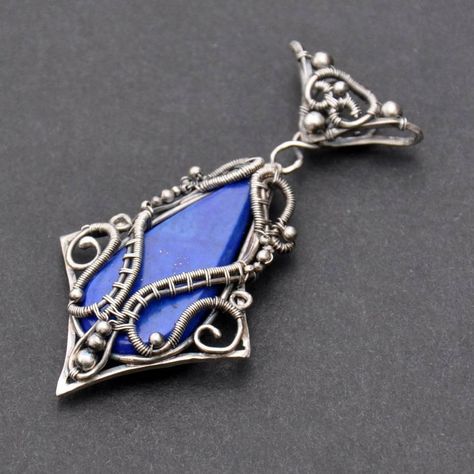 Triangle Wire Wrap Pendant, Fantasy Wire, Wire Wrapped Jewelry Tutorials, Lapis Lazuli Pendant, Wire Jewelry Designs, Wire Wrapping Stones, Silver Jewelry Design, Silver Jewelry Necklace, Wire Work Jewelry