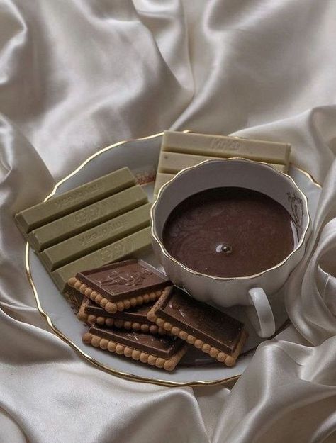 Cup Of Hot Chocolate, Think Food, A Cup Of Coffee, Food Obsession, Cafe Food, Pretty Food, Food Cravings, Cup Of Coffee, I Love Food