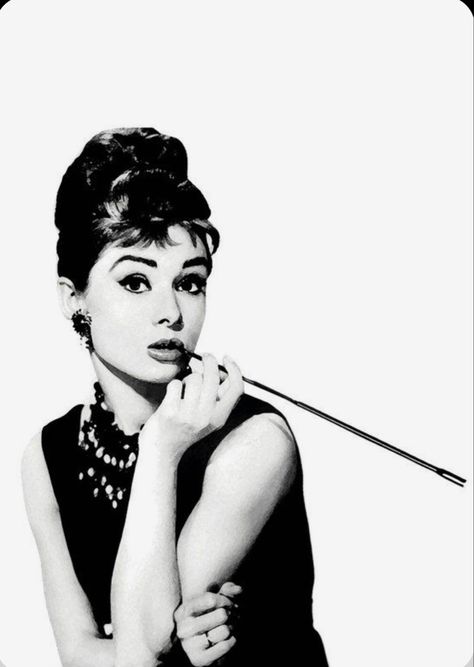 Breakfast At Tiffany's Poster, Audrey Hepburn Poster, Audrey Hepburn Breakfast At Tiffanys, Audrey Hepburn Photos, Happy Birthday Gorgeous, Image Film, Breakfast At Tiffanys, Photo Vintage, Wassily Kandinsky