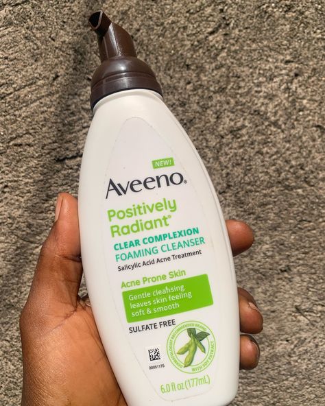 Aveeno clear complexion foaming cleanser ✨ Price:250ghc To purchase Kindly DM/ WhatsApp 0597399667 ☎️0246698360 Aveeno Clear Complexion, Aveeno Positively Radiant, Salicylic Acid Acne, Clear Complexion, Sulfate Free, Dermatologist Recommended, Foam Cleanser, Salicylic Acid, Acne Prone Skin