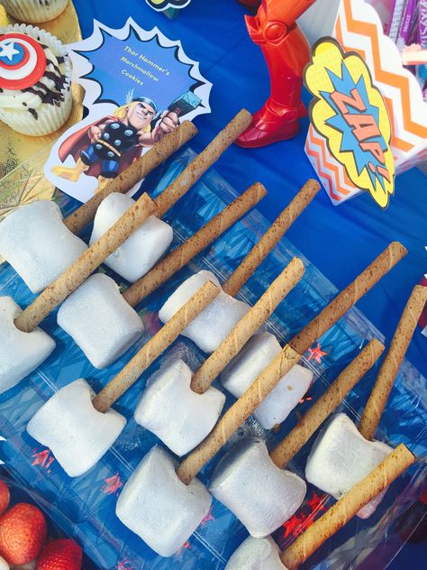 Marvel Theme Food, Avengers Candy Table Ideas, Avenger Dessert Table, Thor Birthday Party Decorations, Avenger Party Food, Marvel Avengers Party Decorations, Avengers Party Theme, Superhero Birthday Food Ideas, Thor Themed Party Ideas