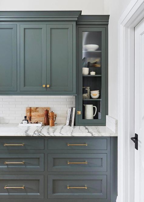 This Green Hue Will Be a Hot Kitchen Color Trend in 2019 | MyDomaine #kitchenrenovation #bathroomcabinets Kitchen Color Trends, Model Dapur, Kabinet Dapur, Green Kitchen Cabinets, New Kitchen Cabinets, Classic Kitchen, Green Cabinets, 아파트 인테리어, Kitchen Cabinet Colors