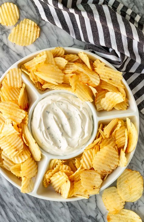 Dip Recipes Cream Cheese, Cream Cheese Chip Dip, Sour Cream Chip Dip, Potato Chip Dip, Homemade Chip Dip, Chip Dip Recipe, Easy Chip Dip, Best Chip Dip, Cheese Chip Dip