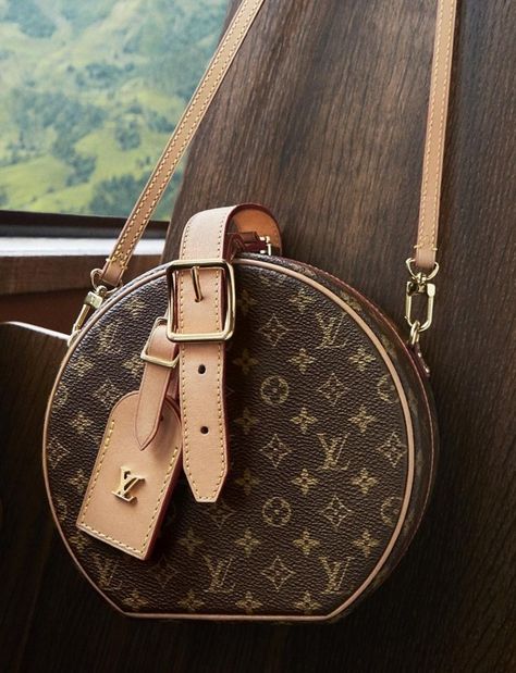 Round Louis Vuitton Bag, Loui Vuitton, Crossbody Bag Outfit, Multi Colored Bag, Luxury Bags Collection, Bag Outfit, Lv Bags, Round Bag, Vuitton Bag