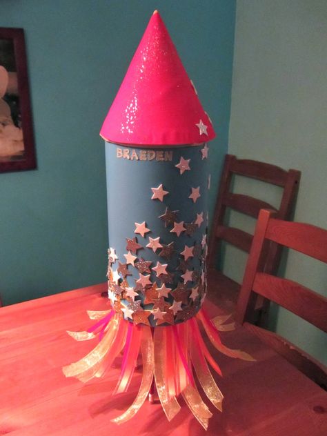 Rocketship Valentine Box Ideas, Rocket Valentine Box Ideas, Astronaut Valentine Boxes, Space Valentine Boxes For Kids, Diy Valentines Box For Kids Boys, Valentines Boxes For Kids School, Rocket Valentine, Oatmeal Container Crafts, Unique Valentine Box Ideas