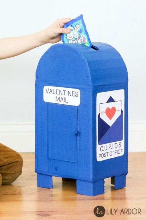 Post Office Box with free Valentine's Day Printable, DIY Valentine Mailbox Ideas #ValentinesDay #ValentineCrafts #Valentinesdaycardboxes #cardboxes #mailboxes #valentinesmailboxes #mailboxideas #cardboxideas #valentinesdayparties #classroomvalentineparty #valentinecardideas #postoffice #post #printables Diy Valentine Mailbox Ideas, Diy Valentine's Mailbox, Classroom Valentines Party, Diy Valentines Box, Valentine Boxes For School, Kids Valentine Boxes, Valentine Card Box, Diy Mailbox, Mailbox Ideas