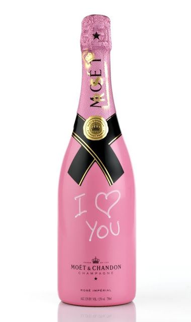 Moet Rose, Chandon Rose, Champagne Brands, Moet Chandon Champagne, Moët Chandon, Pretty Alcoholic Drinks, Tag Your Love, Tequila Bottles, Rose Champagne