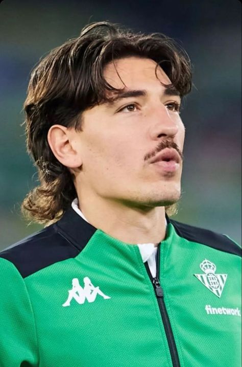 The Best 25 Modern Mullet Haircuts for Men (Detailed Gallery) | 25 Trendy Modern Mullet Haircuts for Men: The Ultimate Guide To New Mullet Hairstyles Hector Bellerin Hair, Hector Bellerin Hairstyle, Hector Bellerin Mullet, Bellerin Haircut, Leng Footballers, Hector Bellerin Style, Soccer Player Hairstyles, Long Slicked Back Hair, Modern Mullet Haircut