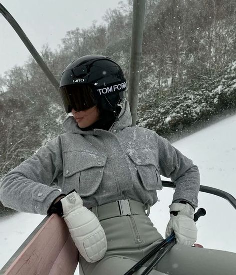 Mode Au Ski, Skiing In Japan, Ski Outfit For Women, Ski Pics, Ski Trip Outfit, Apres Ski Outfits, Ski Aesthetic, Kelsey Merritt, Mountain Outfit