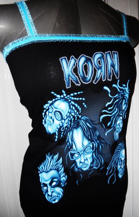 Cute DIY "Rocker" top Diy Band Shirt, Korn Band, Gothic Industrial, Punk Tank Top, Metal Band Shirts, Band Tank Tops, Diy Clothes Refashion, Lace Diy, Upcycle Shirt