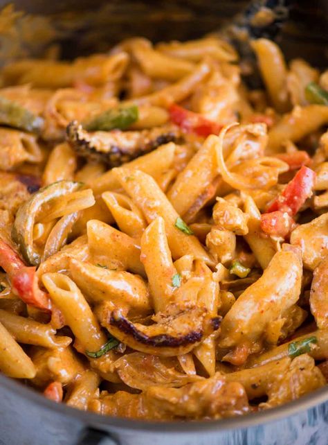 Fajita Pasta Recipe, Fajita Pasta, Chicken Fajita Pasta, Pasta With Chicken, Chicken Fajita Recipe, Easy Chicken Dinner Recipes, Chicken Fajita, Fajita Recipe, Pasta Dinner Recipes