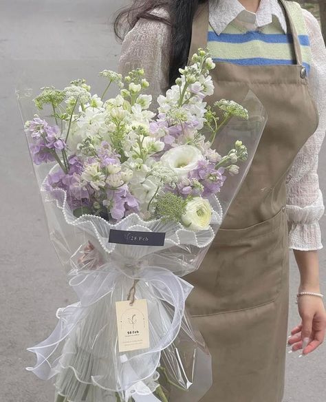 Korean Flower Bouquet Aesthetic, Korean Flower Bouquet, Korean Bouquet, Simple Bouquet, Graduation Bouquet, Diy Bouquet Wrap, Luxury Flower Bouquets, Boquette Flowers, Flowers Bouquet Gift