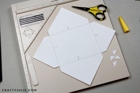 How to Make Your Own Envelopes and Cards · Crafty Julie Making Your Own Envelopes, Folding Envelopes Diy, Make Your Own Envelopes, Anniversary Verses, Making Envelopes, Diy Envelope Template, Homemade Envelopes, Envelope Liner Template, Envelope Tutorial