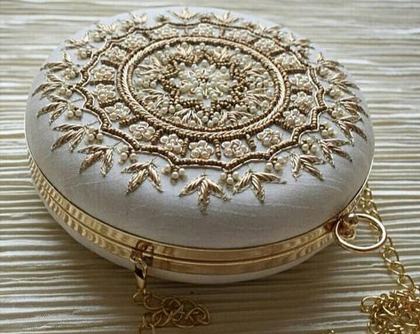 Fancy Clutch, Silk Bangles, Gold Necklace Wedding, Wedding Handbag, Bridal Handbags, Raw Silk Fabric, Pattern Purse, Arabic Pattern, Luxury Clutch