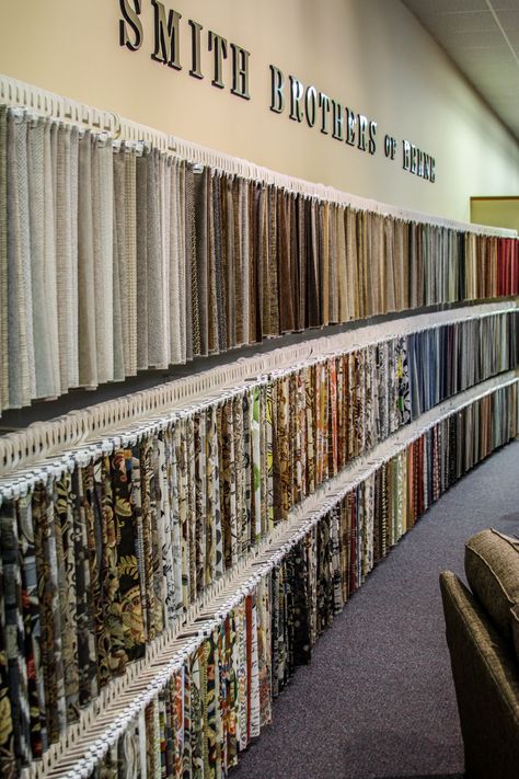 Fabric Shop Display, Balcony Glass Design, Fabric Store Displays, Interior Design Curtains, Fabric Store Design, Curtain Store, Retail Store Interior Design, Clothing Store Interior, Store Design Boutique