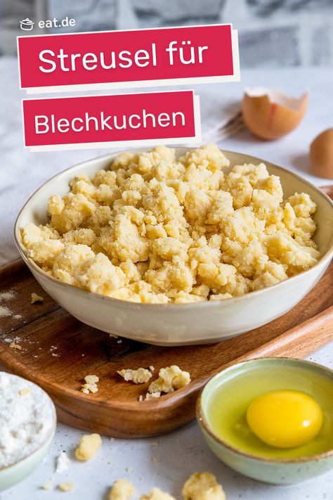 Streusel machen alles besser. Deswegen haben wir das beste Streuselrezept für Blechkuchen für dich parat. Dessert Muffins, Streusel Topping, Desert Recipes, Sweet Recipes, Muffins, Food And Drink, Butter, Dessert, Snacks