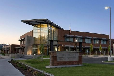 Fancy Highschool Exterior, Schools Exterior Design, Pretty Schools Exterior, Aesthetic Schools Exterior, Modern Highschool Exterior, Fancy High School Building, High School Exterior Design, High Schools Exterior, American Highschool Exterior