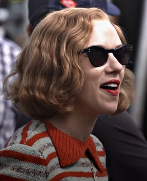 Scarlett Johansson as Rosie 🐰 Rosie Betzler, Jojo Rabbit, In High School, Scarlett Johansson, Black Widow, Vintage Clothing, Rayban Wayfarer, Sunglasses Women, High School