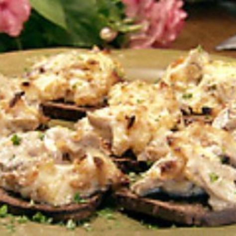 Mushroom Canapes Mushroom Canapes, Litha Recipes, Mushroom Appetizers, Crab Stuffed Mushrooms, Canapes Recipes, Paula Deen Recipes, Tv Chefs, Dinner Club, Enchanted Wedding