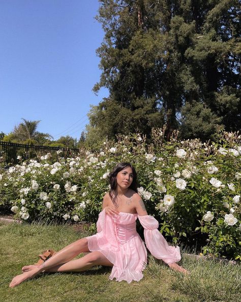 Rose Garden Photoshoot Aesthetic, Garden Shoot Photography, Garden Theme Dress, Fairy Garden Photoshoot, Quarter Birthday, Rose Garden Photoshoot, Cali Photoshoot, Garden Outfit Ideas, Pink Dress Photoshoot