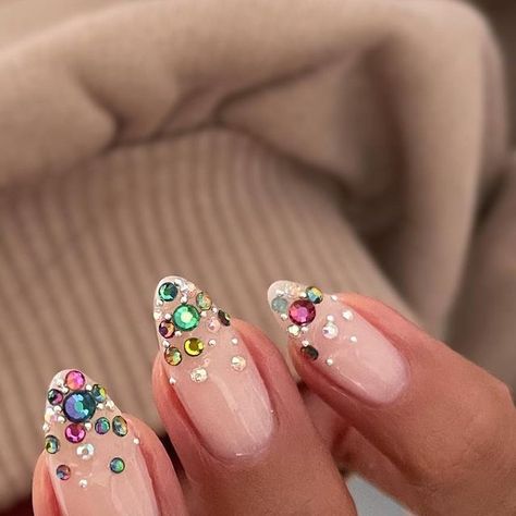 Colorful Gems Nails, Rainbow Crystal Nails, Multi Color Rhinestone Nails, Gem Stone Nail Art, Rainbow Gem Nails, Colorful Gem Nails, Jeweled Nails Designs, Colorful Rhinestone Nails, Crystals On Nails