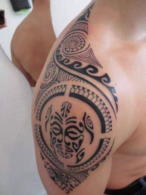 Amaze everyone with a unique male tattoo on the shoulder. We collected 50+ male shoulder ideas: tribal, religion, antique-themed, wings, animals, and more. Guys Hand Tattoos, Tattoos For Guys Hand, Shoulder Tattoos For Men, Upper Shoulder Tattoo, Tattoos Polynesian, Tato Maori, Men's Tattoo, Polynesian Tattoos Women, Turtle Tattoo Designs