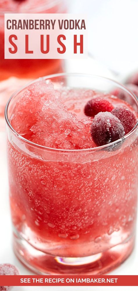 Clear glass filled with cranberry vodka slush and garnished with sugared cranberries. Slush Alcohol Drinks, Vodka Slush Recipe, Slushy Alcohol Drinks, Alcoholic Slush Recipes, Alcoholic Slush, Christmas Mocktail Recipes, Easy Party Drinks, Vodka Slush, Christmas Cocktails Easy