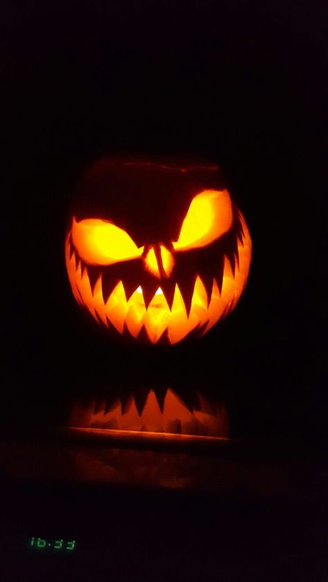 Creepy Pumpkin Carving Ideas, Halloween Pumpkin Images, Halloween Pumpkins Carvings Designs, Pumpkin Inspo, Unique Pumpkin Carving Ideas, Scary Halloween Pumpkins, Halloween Pumpkin Carving, Pumkin Carving, Halloween Pumpkin Carving Stencils