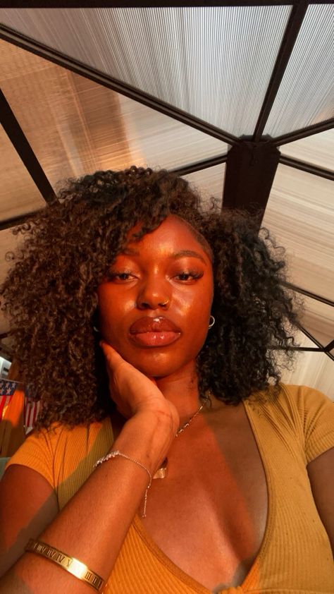 Sunkissed brownskin Golden Hour Black Women, Sunkissed Selfie, Brownskin Girl, African Natural Hairstyles, Light Brown Skin, Melanin Skin, Big Braids, Golden Hour Photos, Black Hair Care