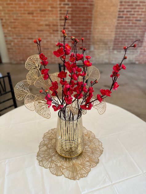 Asian Party Decorations, Simple Table Centerpieces, House Dubai, Asian New Year, Interior Design India, Banquet Centerpieces, Chinese Birthday, Chinese Wedding Decor, Asian Party