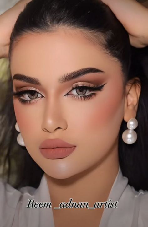 Simple Makeup For Morena, Middle Eastern Bridal Makeup, Big Doll Eyes Makeup, Makeup For Birthday, Bridal Makeup Videos, Black Smokey Eye Makeup, Big Eyes Makeup, Glam Ideas, Arabic Makeup