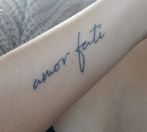 Amor Fati Tattoo Men, Amor Fati Wrist Tattoo, Amor Tattoo Fonts Words, Amor Fati Tattoo Fonts, Amour Fati Tattoo, Amor Fati Tattoo Design, Amor Fati Quote, Amor Fati Tattoo, Amor Tattoo