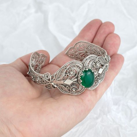 ✨ Unleash the elegance of nature on your wrist! Our handcrafted 925 Sterling Silver Green Agate Gemstone Cuff Bracelet is more than an accessory; it's a statement of timeless beauty. The delicate filigree triple-layered flower pattern is designed for the sophisticated woman who appreciates fine detail and unique craftsmanship. Adjust it to hug your wrist perfectly! Go green and glamorous today! 💚 Find your bloom of grace here 👉 https://nuel.ink/CZr9O2 #GreenAgateGlamour #SterlingSilverChic ... Gemstone Cuff Bracelet, Green Moss Agate, Fancy Jewellery, Boho Bracelet, Detailed Design, Citrine Stone, Green Agate, Velvet Pouch, Green Gemstones