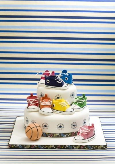 all star cake By alemoka on CakeCentral.com Converse Cake, March Madness Basketball, Shoe Cakes, Star Cake, Shoe Cake, Star Birthday, All Star Shoes, Awesome Cakes, Baby Cakes